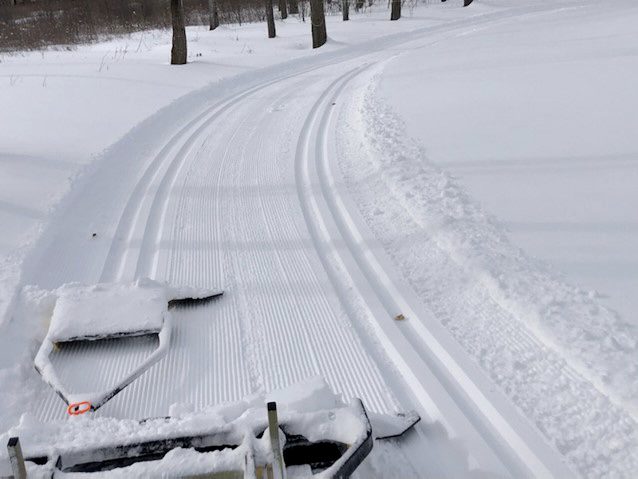 Ultra lighweight snow groomers